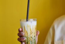 Hoe je in (Nieuw-)West aan het Indo-drankje ‘tjendol’ kunt komen