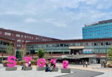 STOER in roze op het Bos en Lommerplein