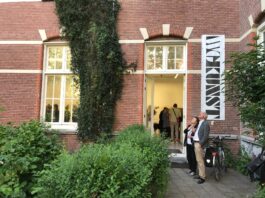 Pinguïns maken met striptekenaar Wasco in Oud-West