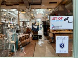 Plofkraak geldautomaat De Hallen, verdachten vluchten