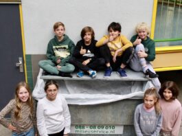 Leerlingen halen aan huis elektronisch afval op