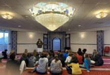 Leerlingen van het 4e Gymnasium in de buurt