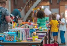 Speelgoedruilmarkt en Sinterklaas in De Hallen