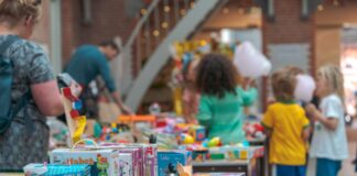 Speelgoedruilmarkt en Sinterklaas in De Hallen
