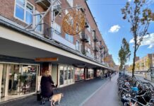 Beveiligers op straat in Jan Eef en Kinkerstraat