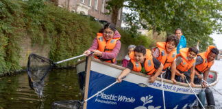 Met 40 schoolklassen uit West plasticvissen. Stem op de Plastic Whale Foundation bij West Begroot!