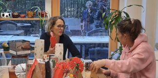 Zelfgemaakte kerstcadeau’s kopen in verpleeghuis De Poort