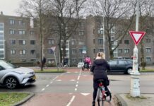 ‘Snel tijdelijke maatregelen tegen hardrijders Jan van Galenstraat’