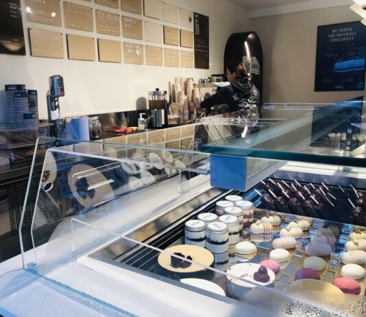 IJssalon Miuz verkoopt ambachtelijk ijs voor honden