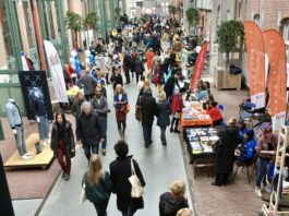 Ongegeneerd depri met kunst, mode en goed gesprek