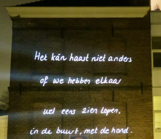 Lichtkunst met teksten bewoners Oud-West