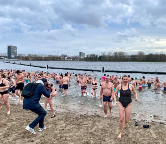 Eindelijk weer nieuwjaarsduik in de Sloterplas