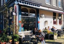 Café L’Affiche in Oud-West blinkt uit in eenvoud