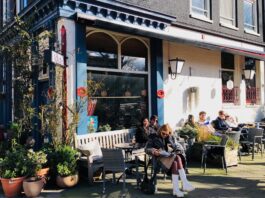 Café L’Affiche in Oud-West blinkt uit in eenvoud