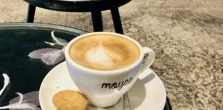 27x koffie met koekje in West