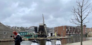 Politie pakt drankrijders op deelscooter