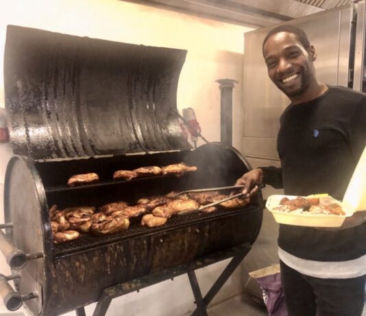 Damion is de ‘Jerk Master’ van West