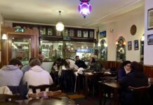 Broodje shoarma van Mehtap in De Baarsjes is omweg waard