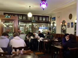 Broodje shoarma van Mehtap in De Baarsjes is omweg waard