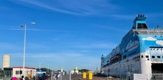 Wethouder wil noodopvang asielzoekers op schip verlengen