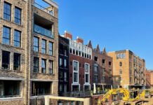 Nieuwe grachten in wijk Houthaven