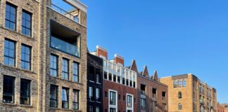 Nieuwe grachten in wijk Houthaven