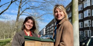 Hotels voor wilde bijen om lantaarnpalen in De Baarsjes