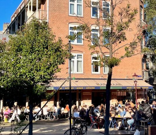 Terras Karavaan in Oud-West moet kleiner