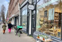 Leger des Heils opent winkel tweedehands kleding in Bilderdijkstraat
