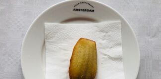 Geluk is een Frans cakeje (‘madeleine’) bij Café Amsterdam