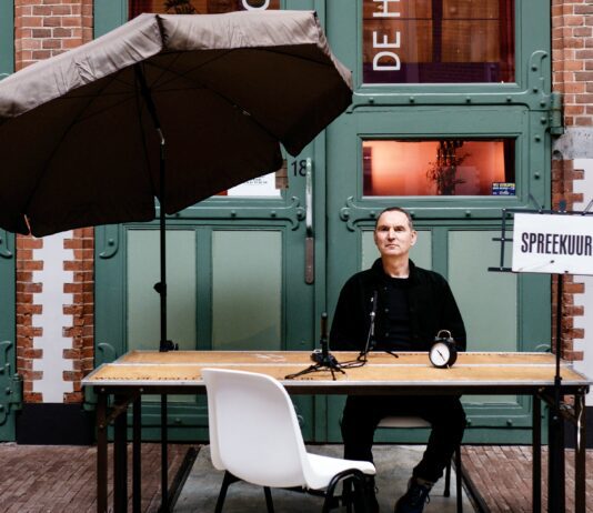 Stand up comedy-show Raoul Heertje in De Hallen Studio’s