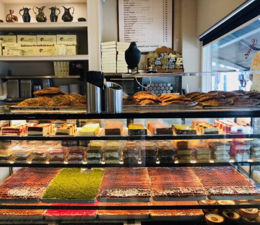 Tijdens de ramadan bakt Serifoglu weer tahinbrood