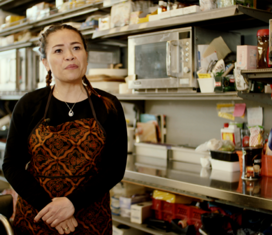 Toko Bandung uit Osdorp schittert in expo ‘Toko Mokum’