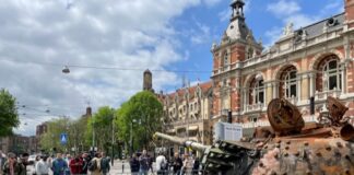 Russische tank neergezet op Leidseplein