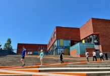 Kwieke dames op leeftijd bij ‘West Wandelt’ – Wonderen van West