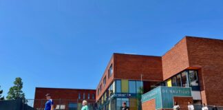 Kwieke dames op leeftijd bij ‘West Wandelt’ – Wonderen van West