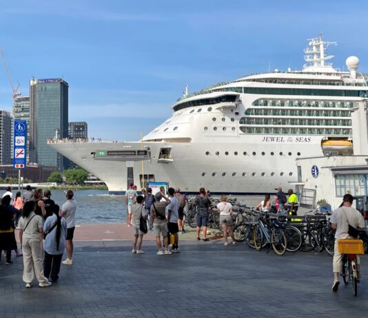 Gemeente ‘verraste’ minister met besluit cruiseschepen te weren