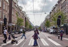 Muziek, gratis oesters proeven en Colour Walk op feestelijke opening Kinkerstraat 15 juli