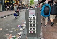 Extra reinigers ingezet tegen rommel rond afvalbakken