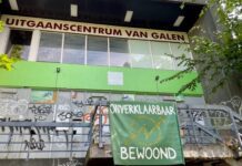 Voormalig partycentrum Jan van Galenstraat gekraakt