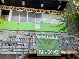 Voormalig partycentrum Jan van Galenstraat gekraakt