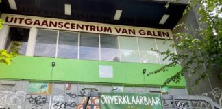 Voormalig partycentrum Jan van Galenstraat gekraakt