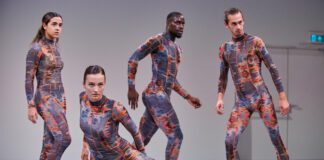 Dans en performance op undergroundlocaties in West