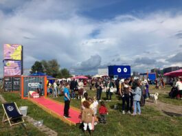 3x filmpjes pakken in de buitenlucht