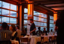 Bar Dancing Multipla brengt ode aan ‘lelijkste auto ooit gemaakt’