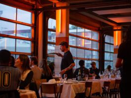 Bar Dancing Multipla brengt ode aan ‘lelijkste auto ooit gemaakt’