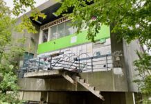 Krakers weg uit partycentrum Jan van Galenstraat