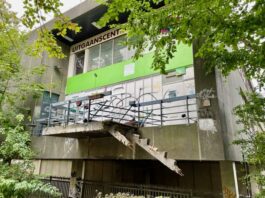 Krakers weg uit partycentrum Jan van Galenstraat