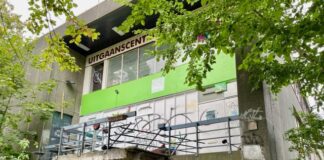 Krakers weg uit partycentrum Jan van Galenstraat