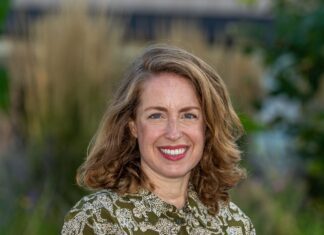 Doneerringen aan afvalbakken – Column Ester Fabriek, dagelijks bestuurder stadsdeel West